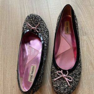 Steve Madden kitten heel blk&white material